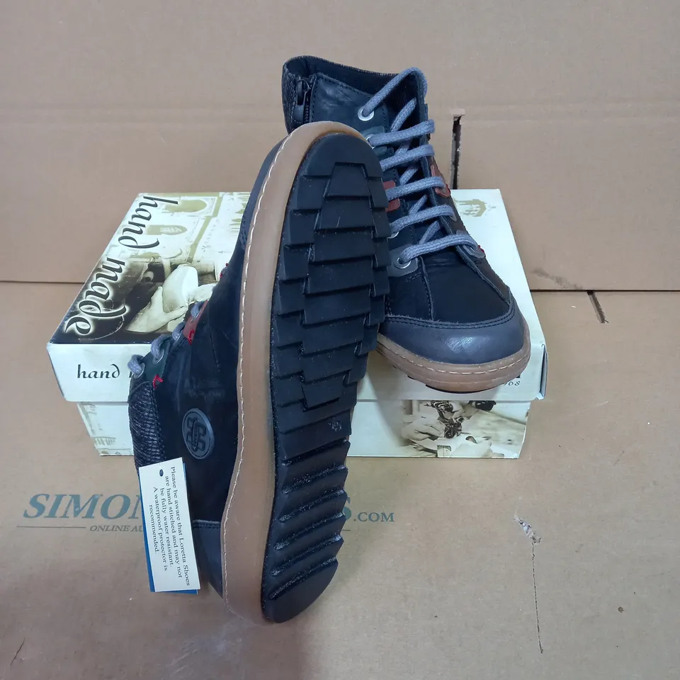 BOXED PAIR OF SIZE 40 LORETTA  GREY FABRIC SHOES 