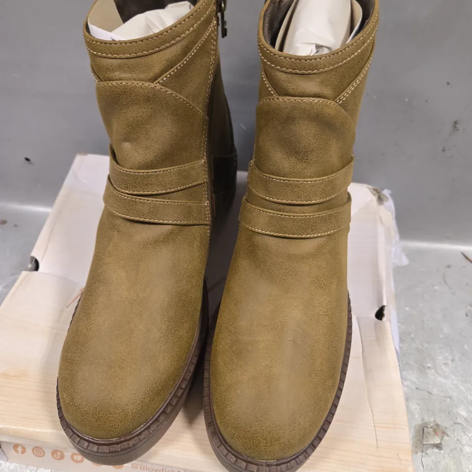 BOXED BLOWFISH MALIBU ANKLE BOOTS, RUST - UK SIZE 6