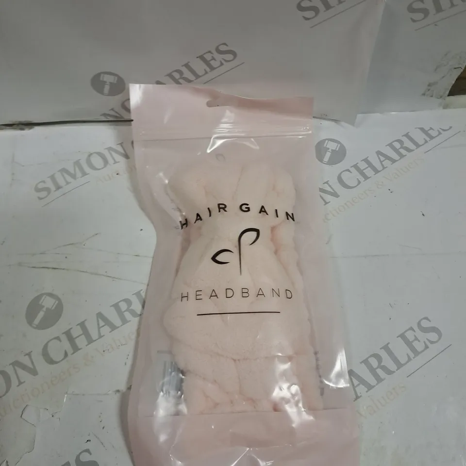 BOX OF ASSORTED HAIRGAIN ITEMS TO INCLUDE HEADBANDS, HAIR COMBS, GUMMIES ETC