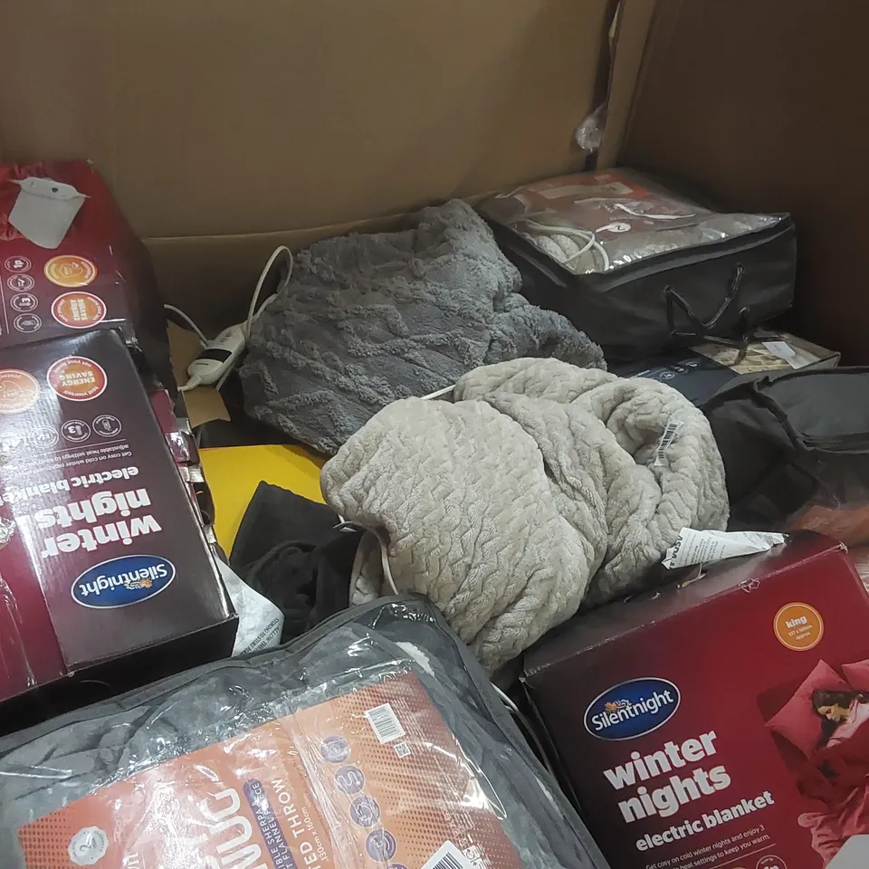 PALLET CONTAINING A LARGE QUANTITY OF ASSORTED SILENTNIGHT ELECTRIC HEATED BLANKETS ECT