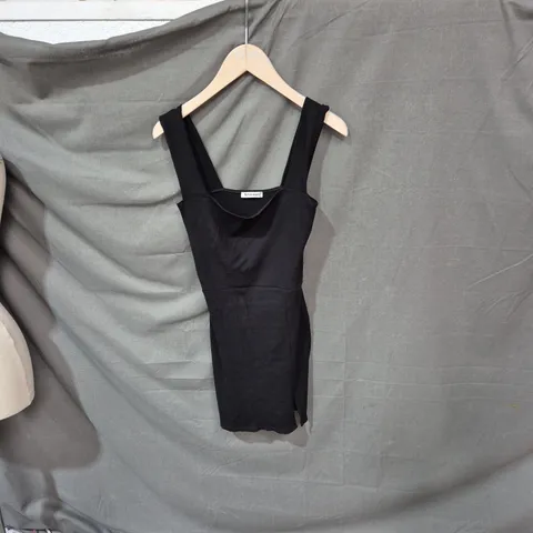 BLACK KNIT SLEEVELESS DRESS WITH WIDE SHOULDER STRAPS SIZE SMALL