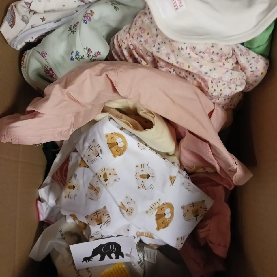 APPROXIMATELY 20 ASSORTED CHILDRENS CLOTHING PRODUCTS IN AGES RANGING FROM 0-5YRS 