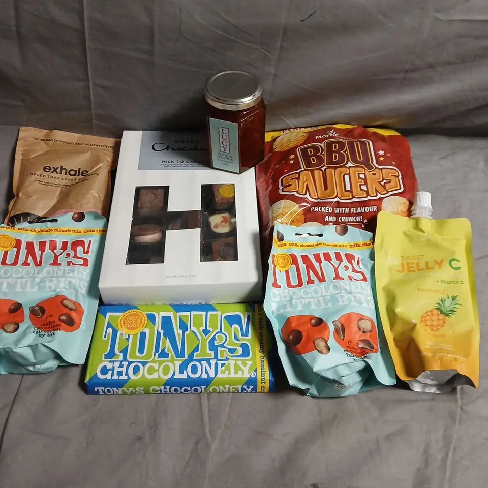 APPROXIMATELY 10 ASSORTED FOOD ITEMS TO INCLUDE - BBQ SAUCERS, TONYS CHOCOLATE AND SWEET JELLY C - COLLECTION ONLY 