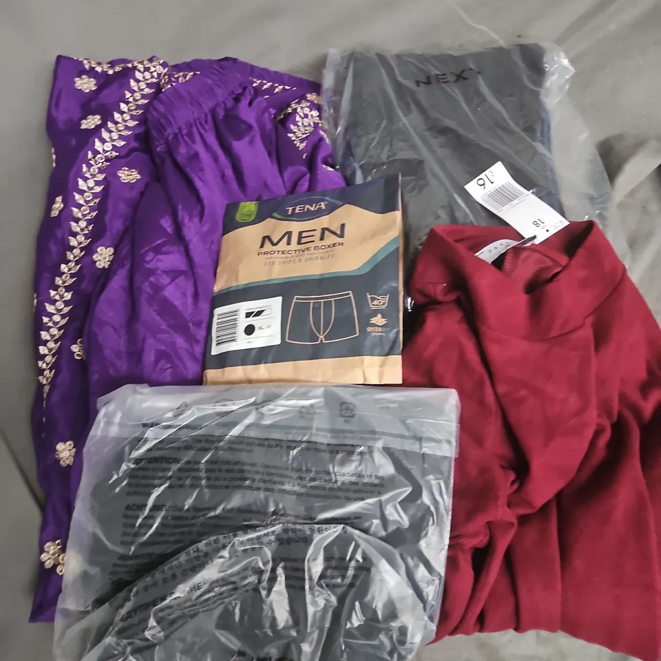 APPROXIMATELY 35 ASSORTED CLOTHING ITEMS IN VARIOUS SIZES, STYLES & COLOURS TO INCLUDE TOPS, BOXERS, PROTECTIVE BOXERS, ETC - COLLECTION ONLY