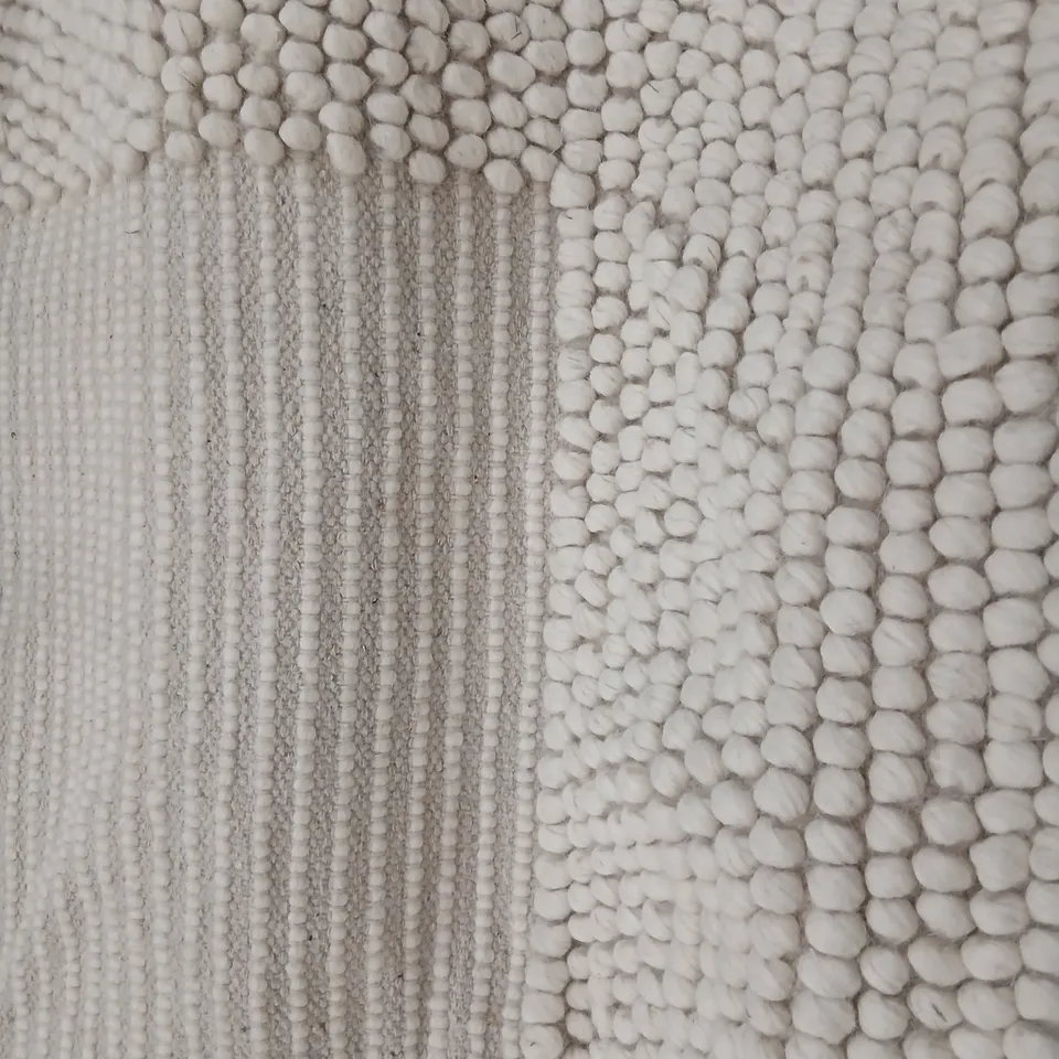 LARGE CREAM RECTANGULAR RUG WITH BOBBLE EFFECT BORDER