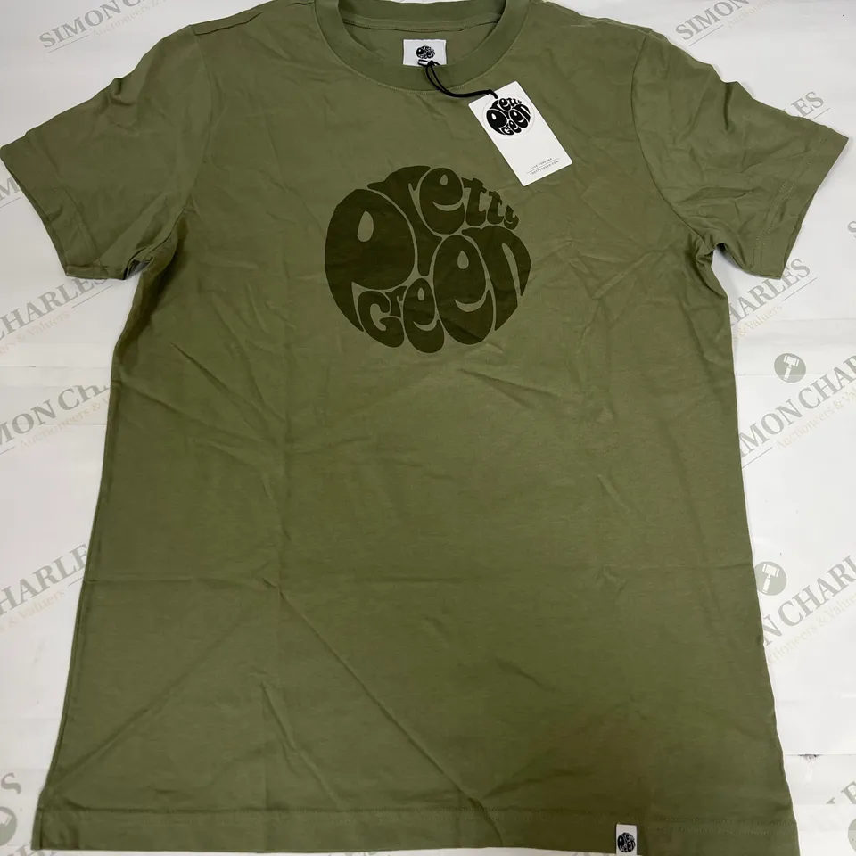 PRETTY GREEN GILLESPIE LOGO T SHIRT IN KHAKI SIZE M