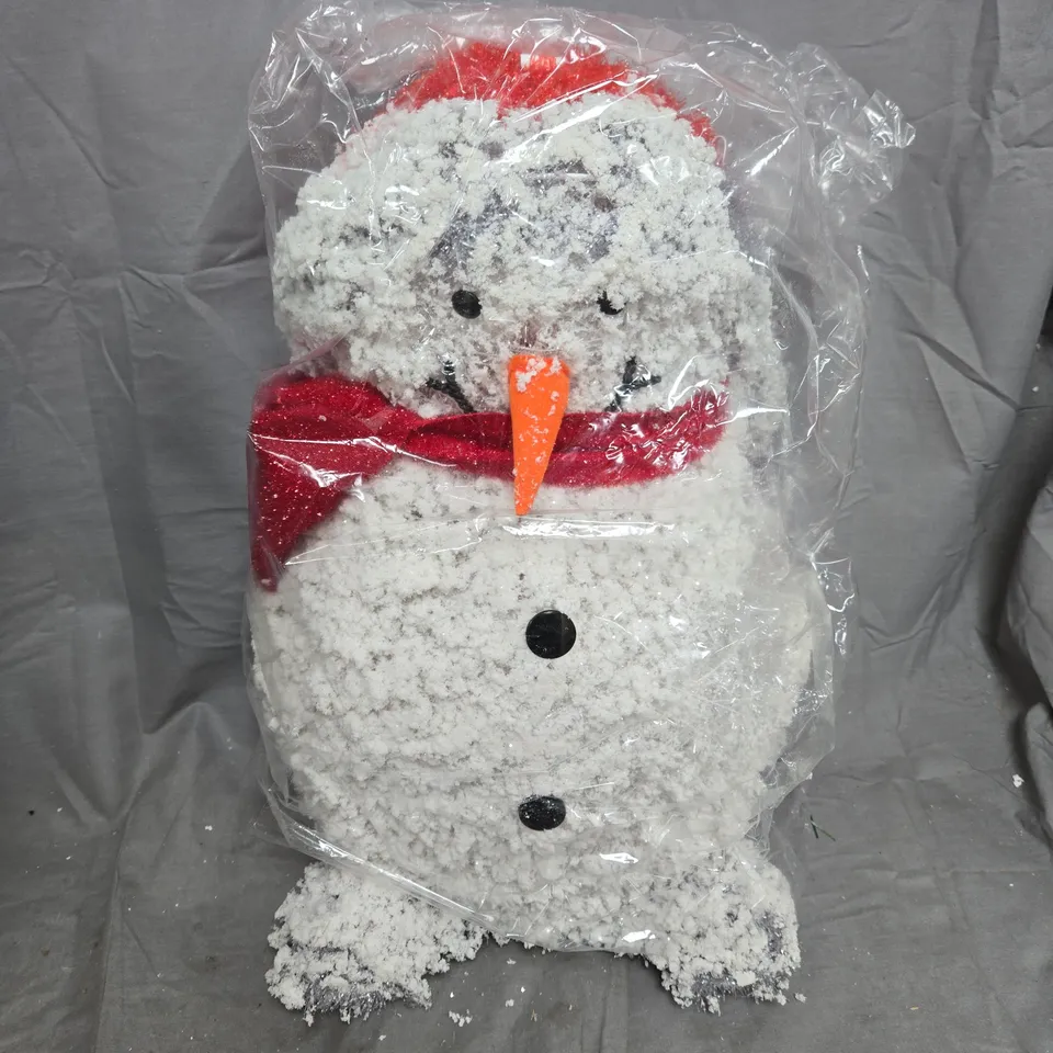 LIT SNOWY SNOWMAN FAMILY