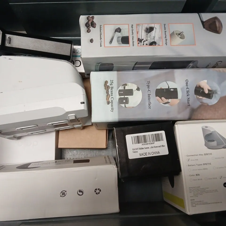 APPROXIMATELY 12 ASSORTED ELECTRICAL ITEMS TO INCLUDE COFFEE GRINDER, TUYA HIDDEN CAMERA, TRIO SMART ENERGY DISPLAY, ETC