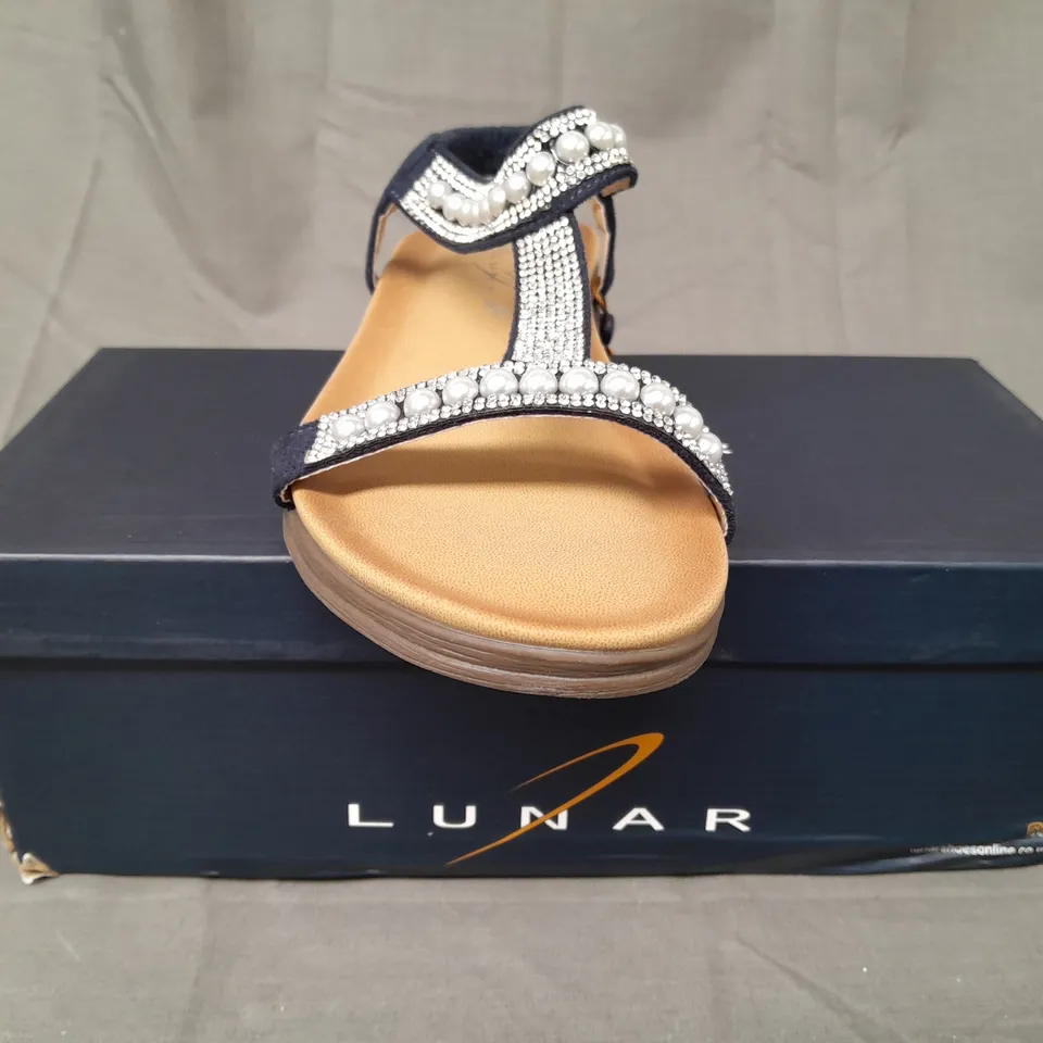 BOXED PAIR OF LUNAR OPEN TOE SANDALS IN NAVY W. JEWEL EFFECT UK SIZE 5