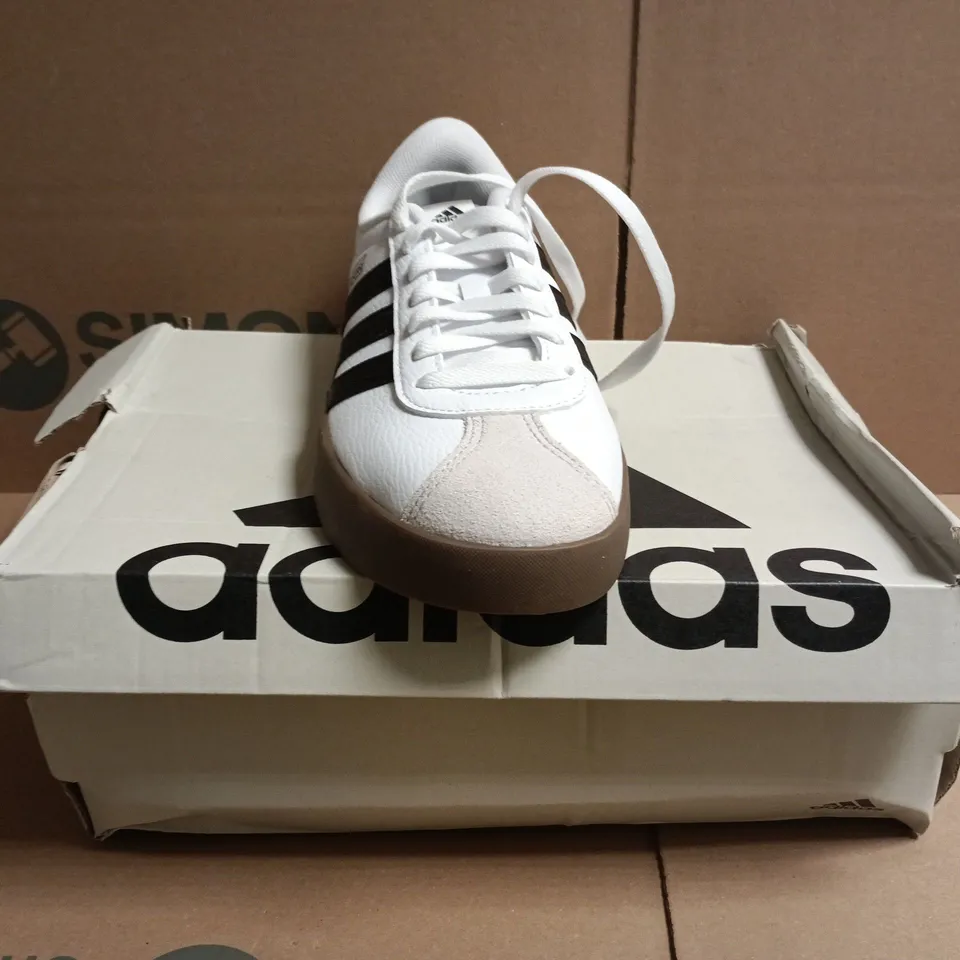 BOXED PAIR OF ADIDAS VL COURT TRAINERS IN WHITE/BLACK SIZE UK 6