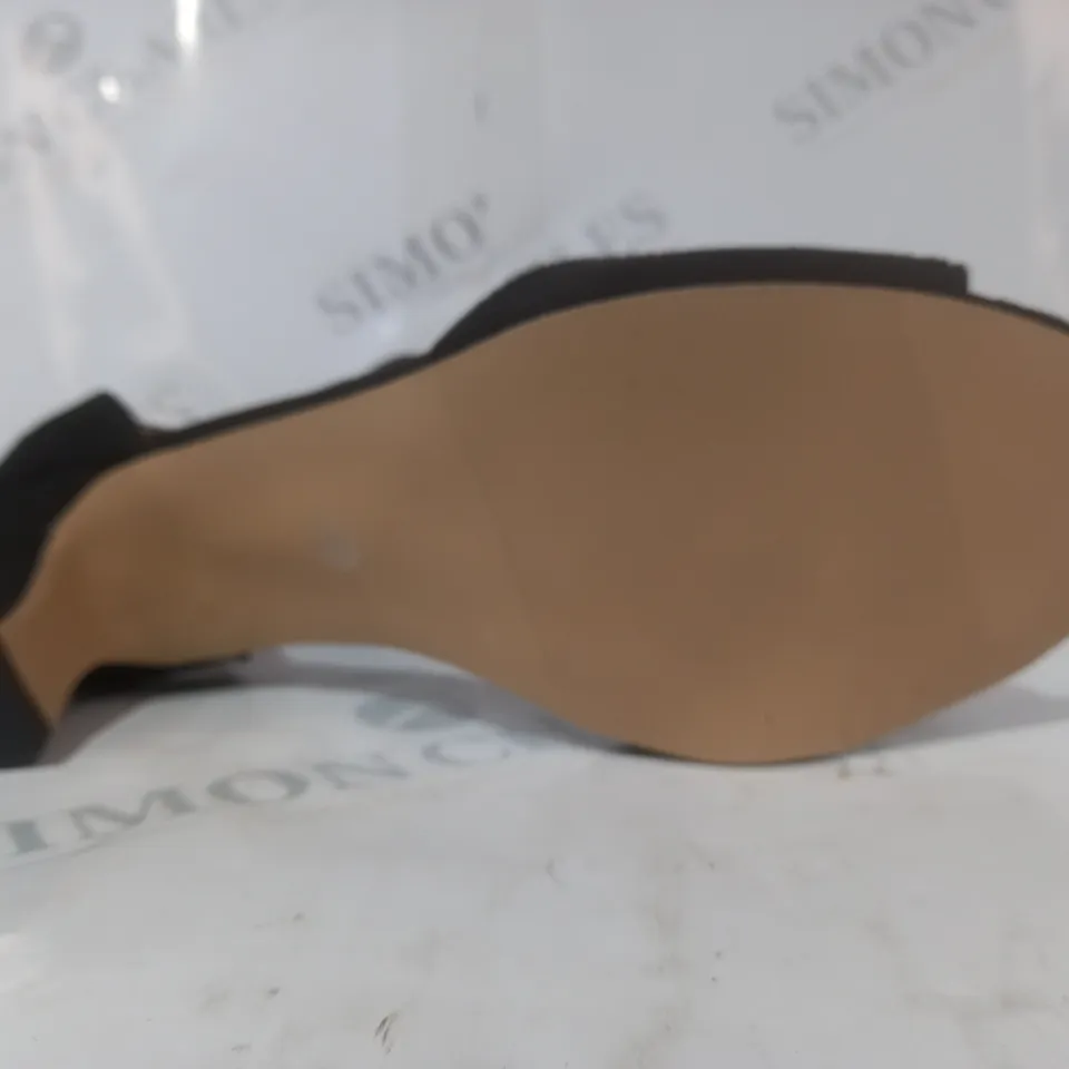 BOXED PAIR OF DESIGNER OPEN TOE HEELED SANDALS IN BLACK EU SIZE 40