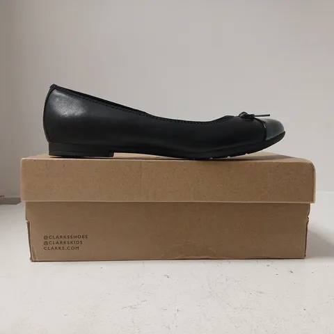 BOXED PAIR OF CLARKS SCALA BLOOM SHOES IN BLACK SIZE UK 5