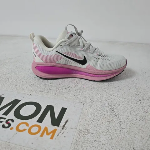 NIKE RUNNING SHOES – WHITE/PINK, ZOOMX MIDSOLE - SIZE UK 5