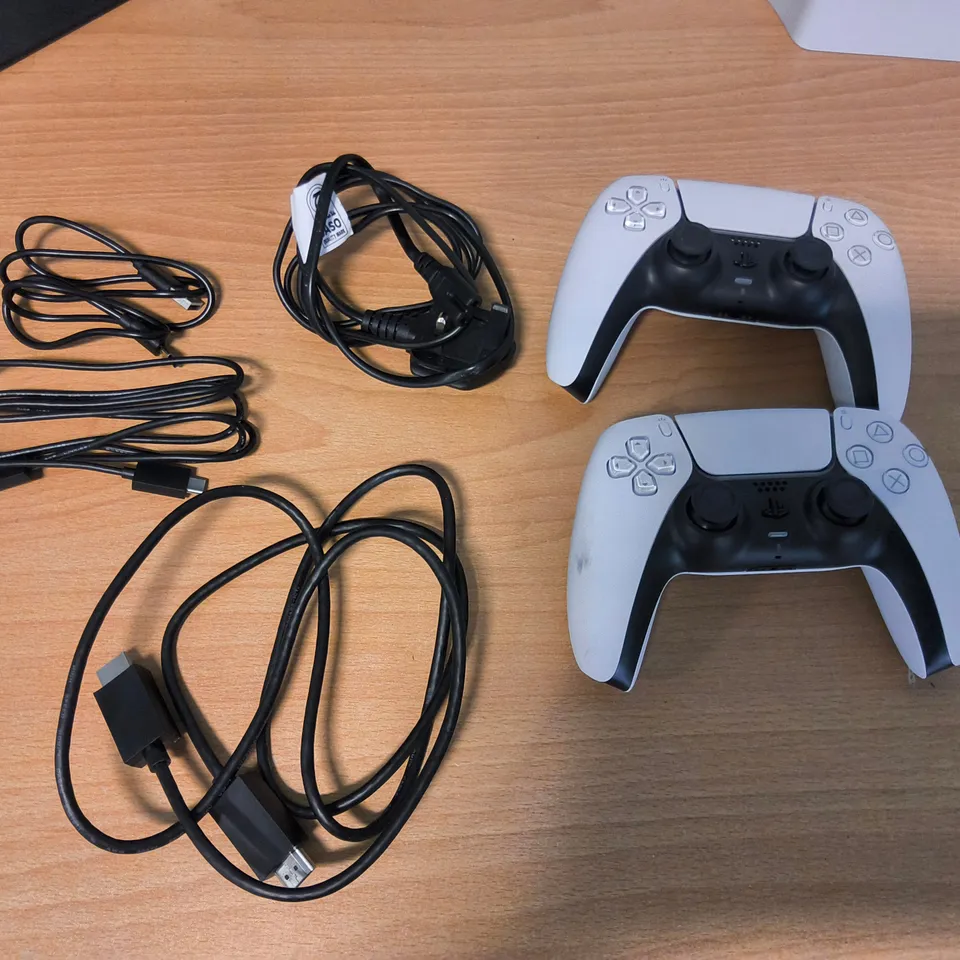 BOXED PLAYSTATION 5 1TB DISC EDITION CONSOLE WITH 2 CONTROLLERS AND LEADS - CFI-2116