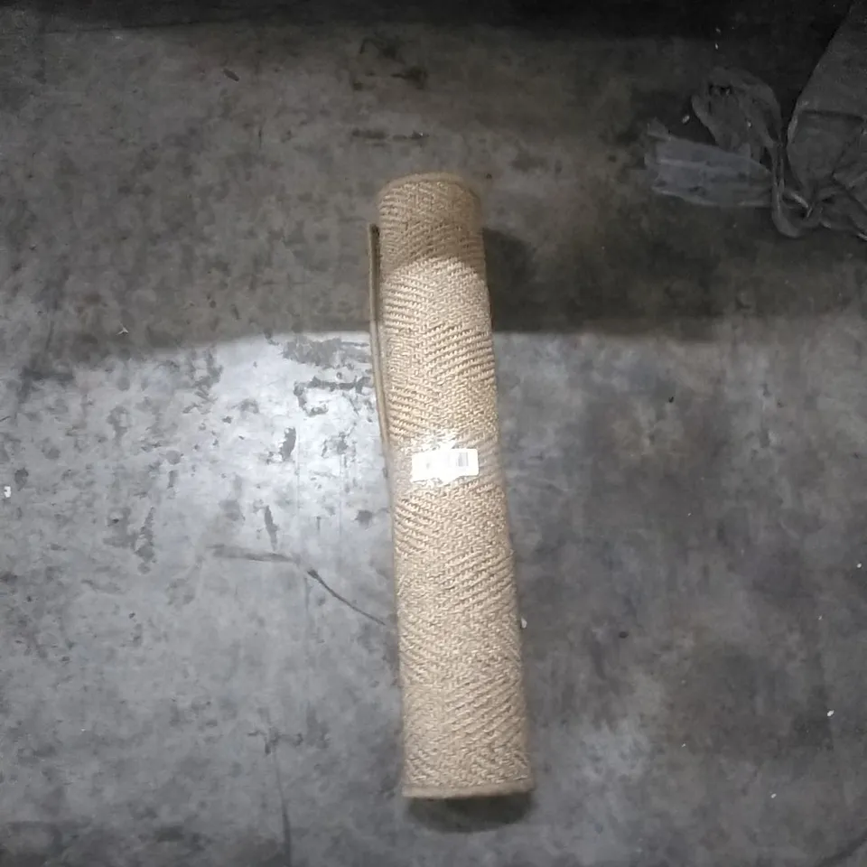PALLET OF ASSORTED ITEMS TO INCLUDE; RUG