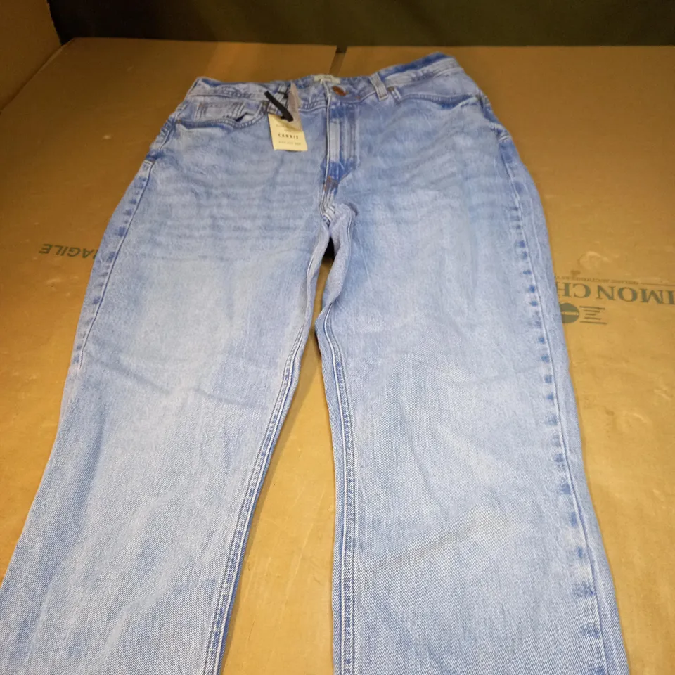 PAIR OF CARRIE PALE BLUE DENIM JEANS SIZE 14
