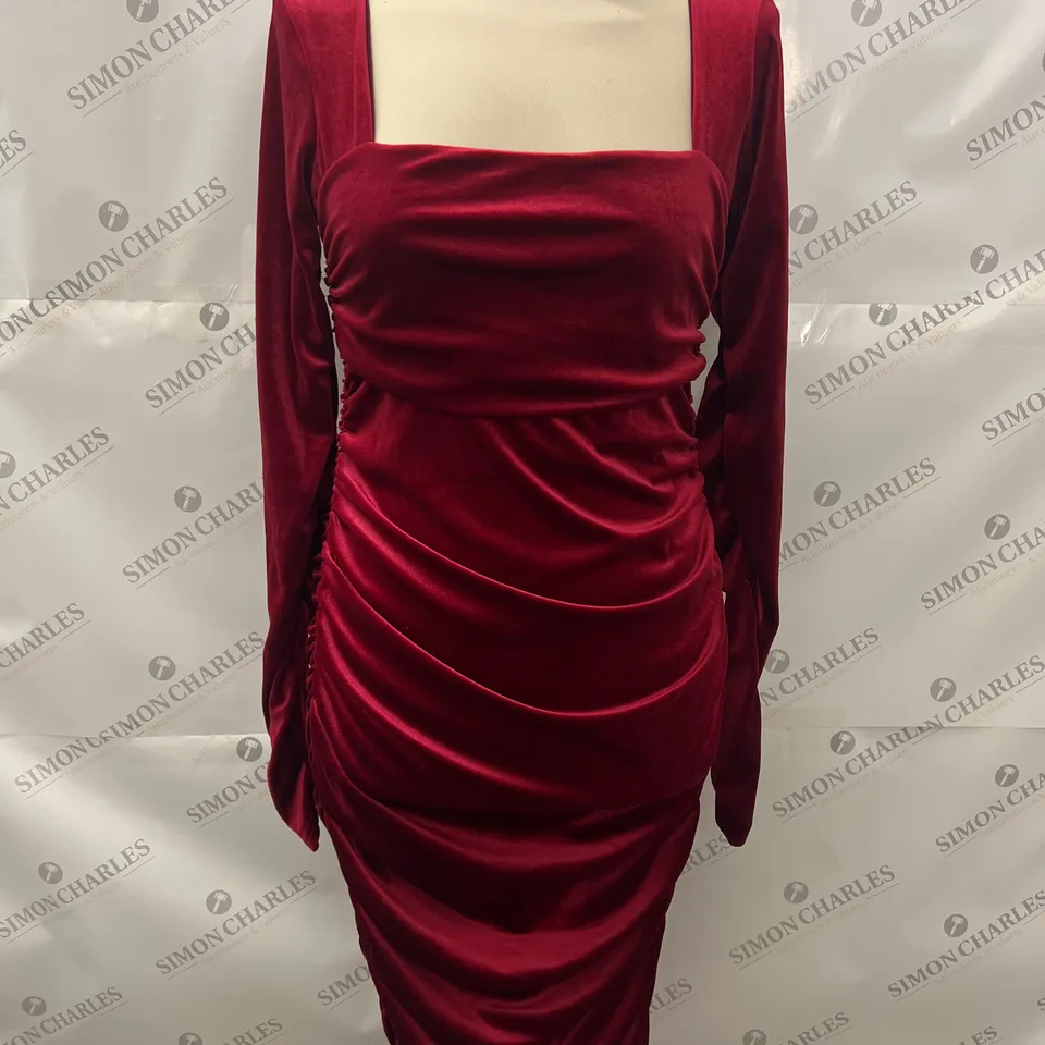 CLUBL VELVET SQUARE NECK BODYCON MIDI DRESS IN BERRY SIZE 14
