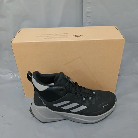 BOXED PAIR OF ADIDAS TERREX TRAILMAKER 2 MID BLACK UK 6