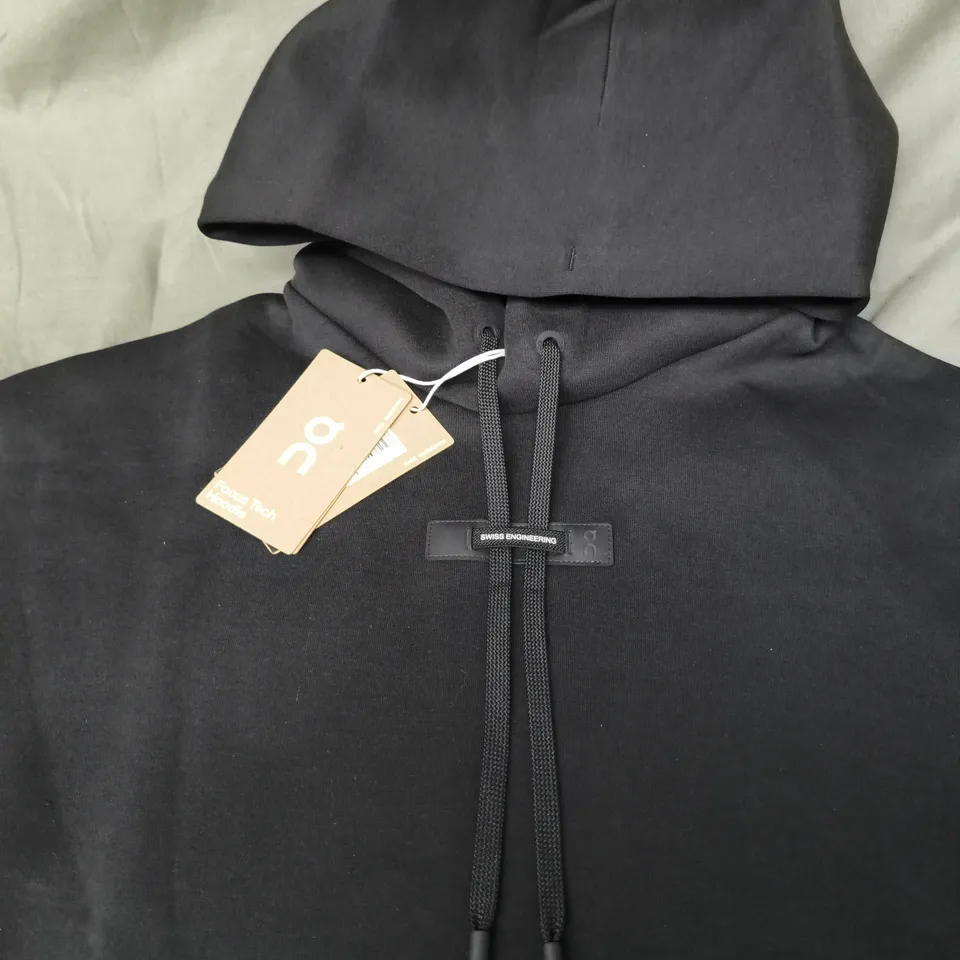 ON CLOUD FOCUS TECH HOODIE – BLACK – SIZE L