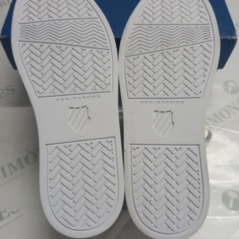 BOXED PAIR OF K-SWISS OF COURT FRASCO 2 TRAINERS IN WHITE - UK 4