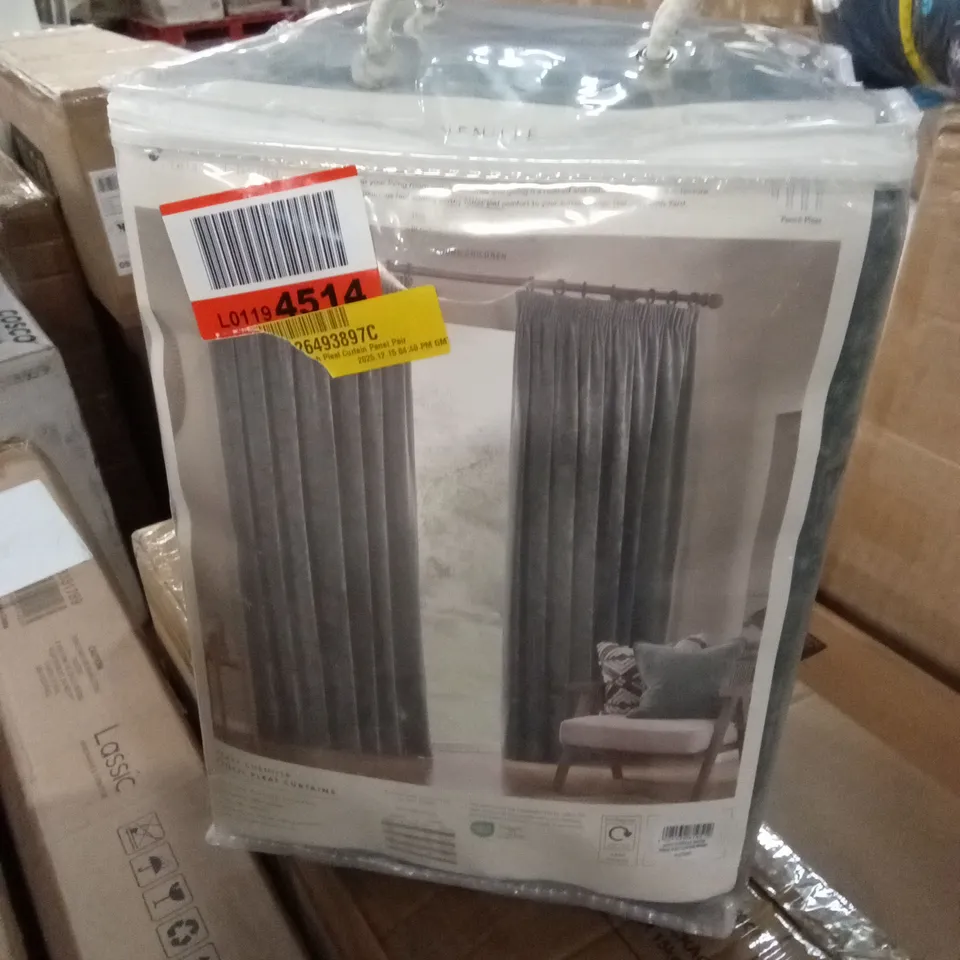 BAGGED POLYESTER ROOM DARKENING PINCH PLEAT CURTAINS - MARINE // SIZE: 229 x 229cm