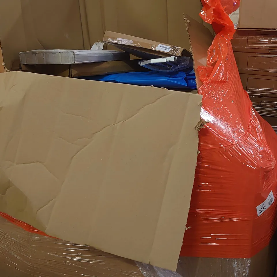 UNPROCESSED PALLET OF ASSORTED ITEMS TO INCLUDE BOXED RENNES MIRROR, COSICOSY ELECTRIC CLOTHES DRYER AND WINDOW BLIND 