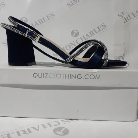 BOXED PAIR OF QUIZ OPEN TOE STRAPPY BLOCK HEEL SANDALS IN NAVY W. JEWEL EFFECT SIZE 7