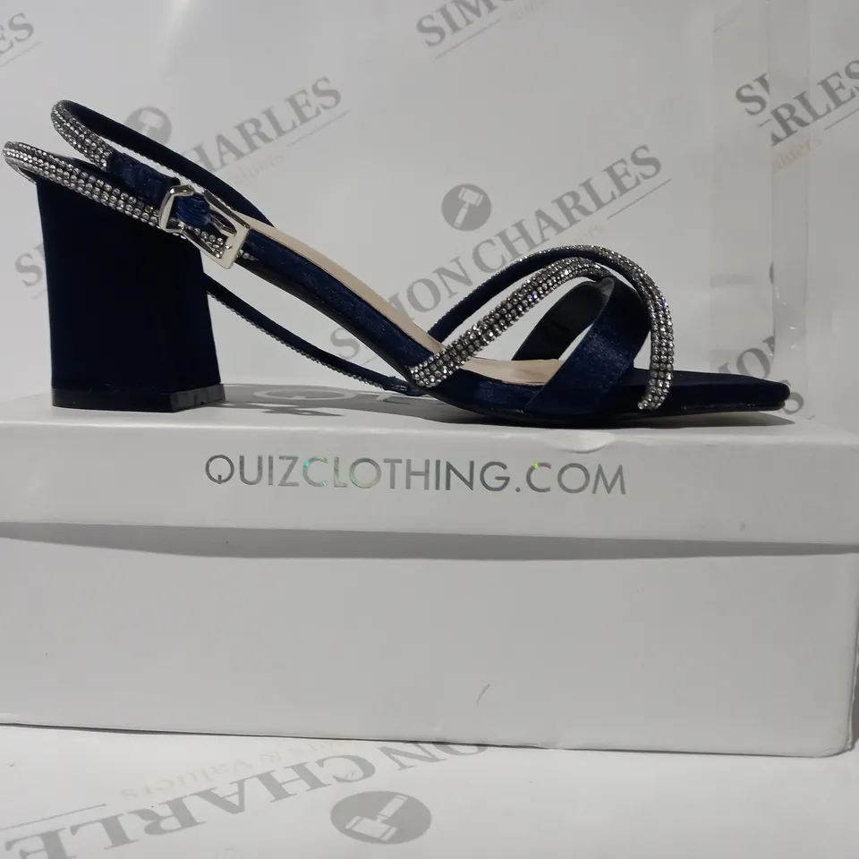 BOXED PAIR OF QUIZ OPEN TOE STRAPPY BLOCK HEEL SANDALS IN NAVY W. JEWEL EFFECT SIZE 7