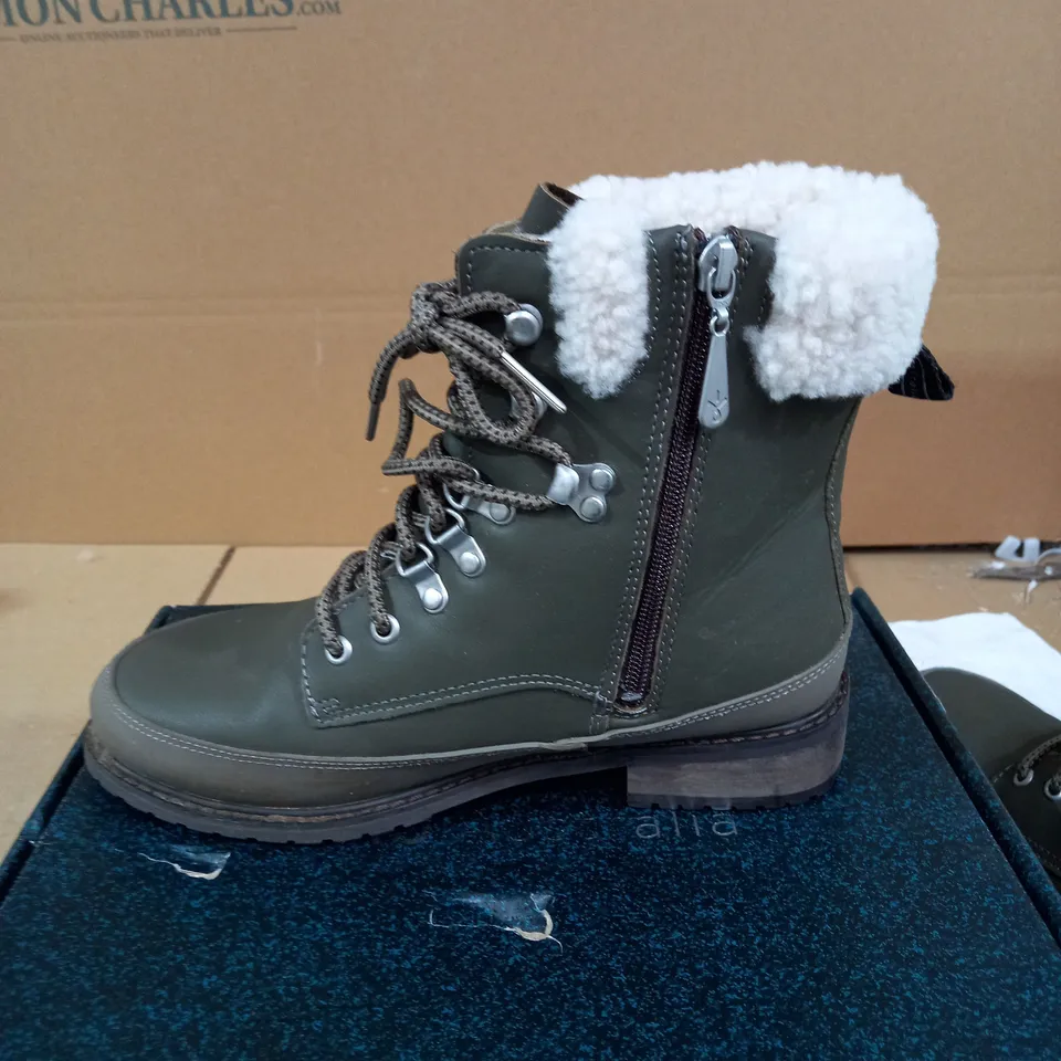 EMU OKAB WATERPROOF BOOTS - DARK OLIVE - UK 6