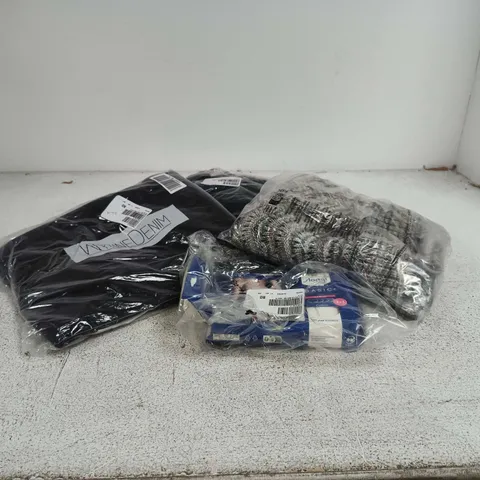 BOX OF APPROXIMATELY 25 ASSORTED CLOTHING ITEMS TO INCLUDE SLOGGI, WYNNE DENIM, D&C ETC