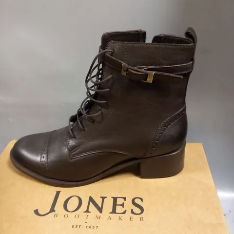 BOXED JONES BOOTMAKER MADIE CHOCOLATE SIZE 6