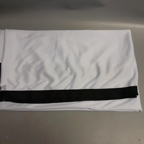 LARGE WHITE SIMPLE PROJECTION SCREEN WITH ACCESSORIES