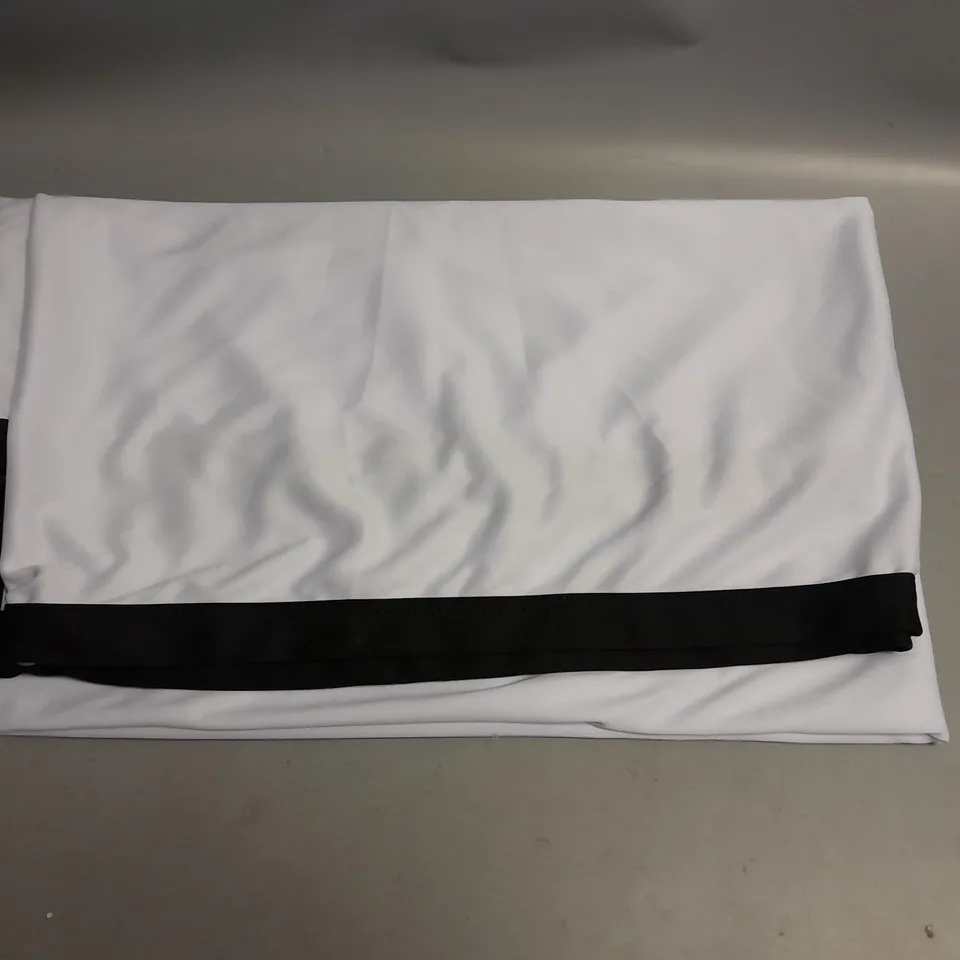 LARGE WHITE SIMPLE PROJECTION SCREEN WITH ACCESSORIES