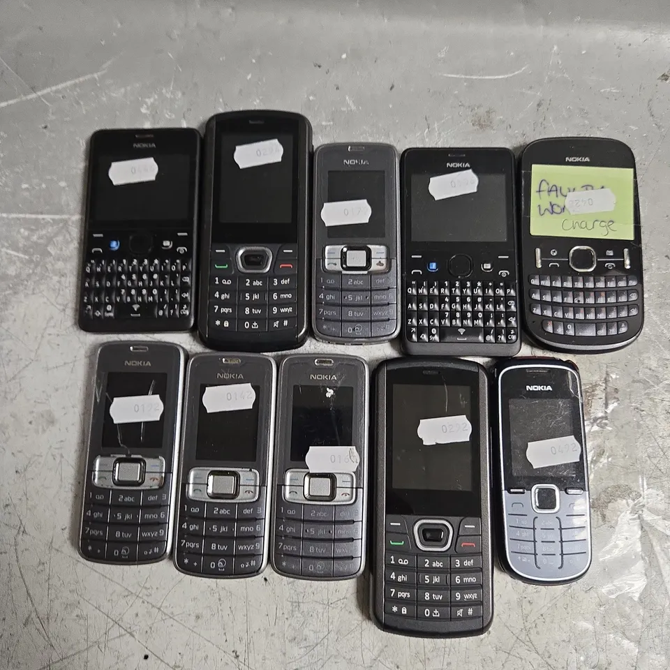 10 X ASSORTED RETRO STYLE MOBILE PHONES IN VARIOUS BRANDS