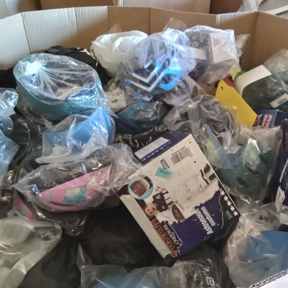 PALLET OF ASSORTED ITEMS INCLUDING KIDS ASTRONAUT COSTUME WITH HELMET, MOVTOTOP PROTECTIVE GEAR SET, KIDS BIKE HELMET, KIDS EQUESTRIAN HELMET