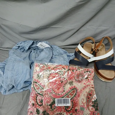 APPROXIMATELY 8 ASSORTED CLOTHING & HOUSEHOLD PRODUCTS TO INCLUDE SANDALS, ROUND NECK TOP ETC