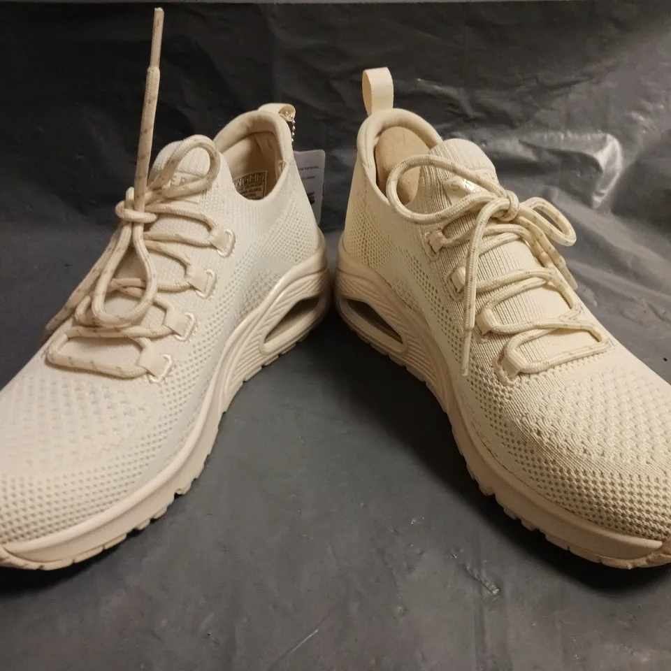 BOXED PAIR OF SKECHERS SHOES IN SAND SIZE UK 5