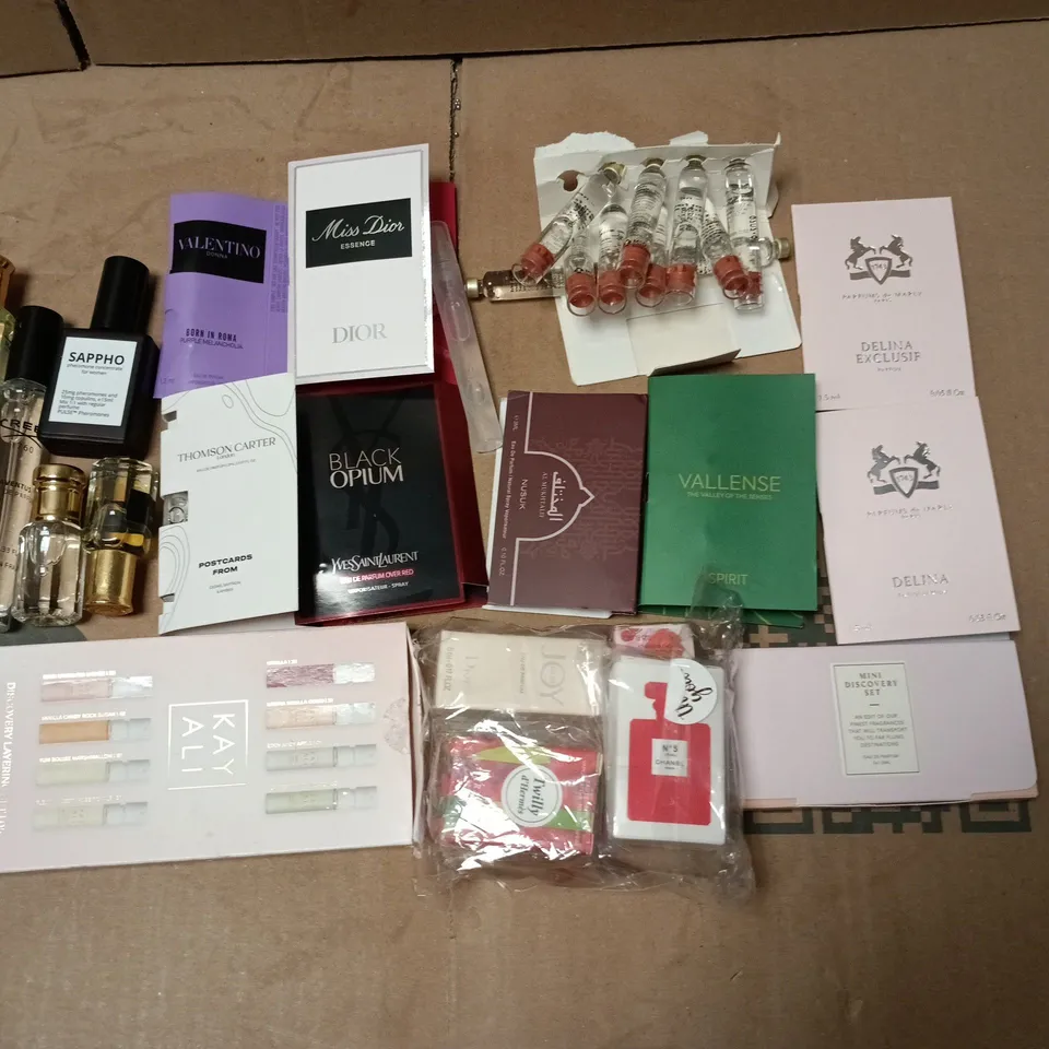 LOT OF ASSORTED PERFUME TESTERS TO INCLUDE THOMSON CARTER, VALENTINO AND BLACK OPIUM