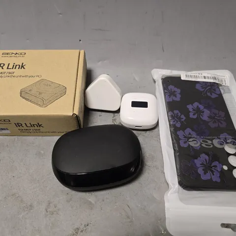 APPROXIMATELY 10 ASSORTED ITEMS TO INCLUDE - USB PLUG , PHONE CASES , SENKO IR LINK ETC
