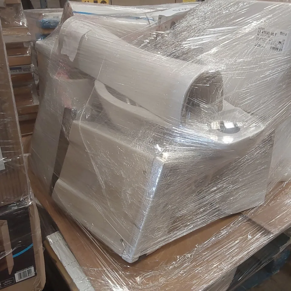 PALLET CONTAINING APPROXIMATELY 16x BRANDED TOILETS & CISTERNS