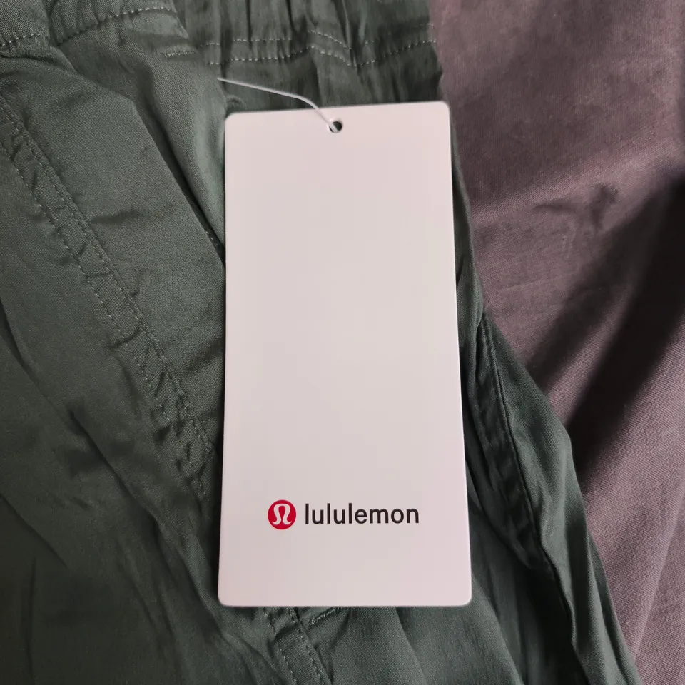 LULULEMON LIGHTWEIGHT MR CARGO PANT – GREEN – SIZE L