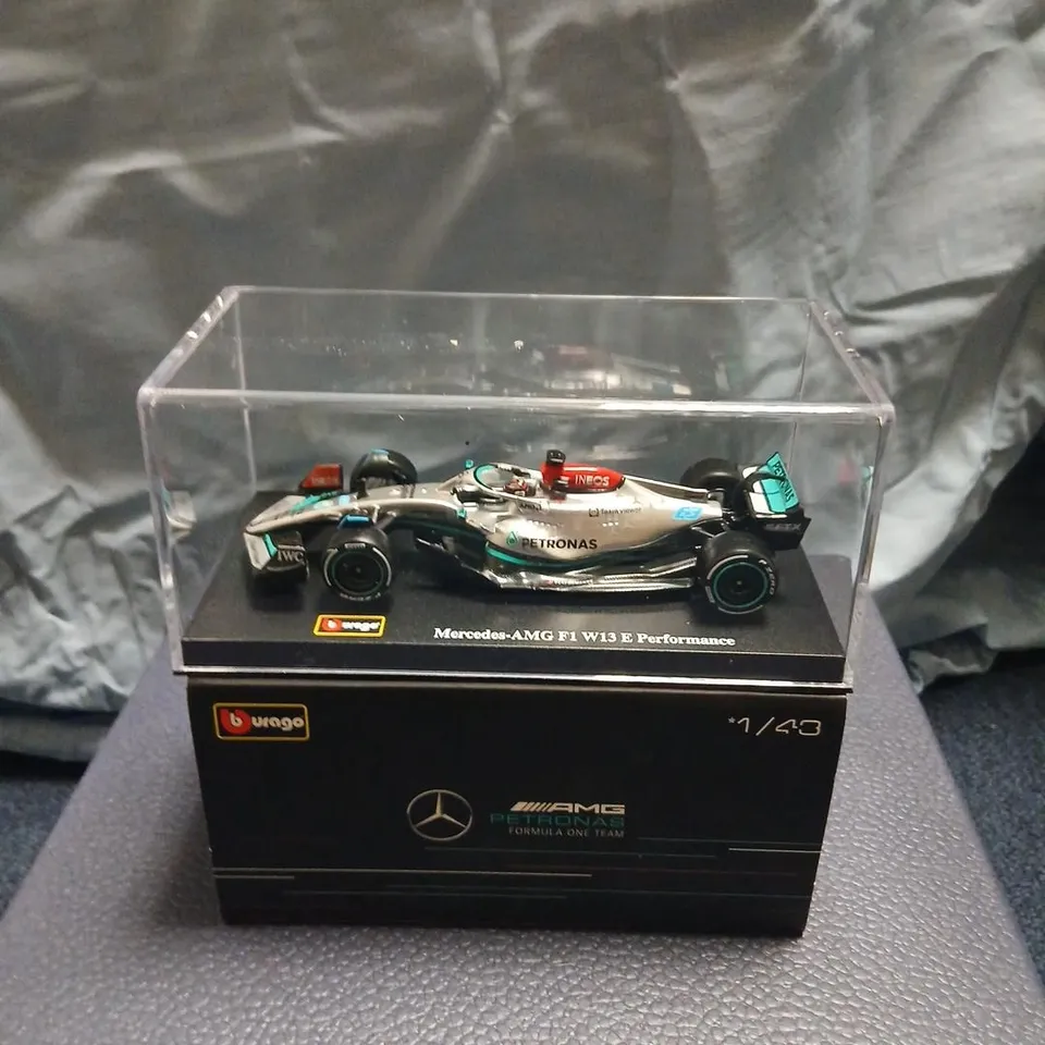 BURAGO MERCEDES-AMG F1 W13 E PERFORMANCE 1:43 DIE-CAST MODEL CAR IN DISPLAY CASE