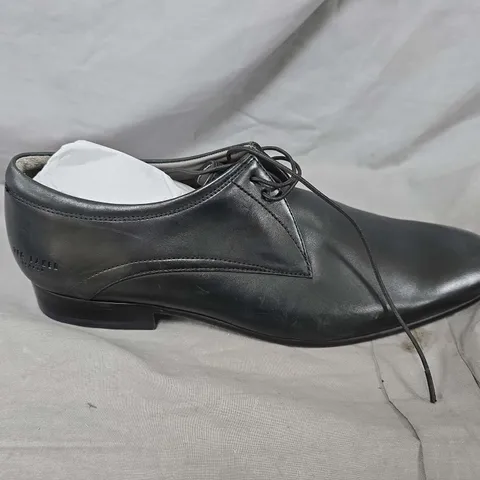 UNBOXED PAIR OF TED BAKER BLOCK HEEL SHOES IN BLACK - UK 8