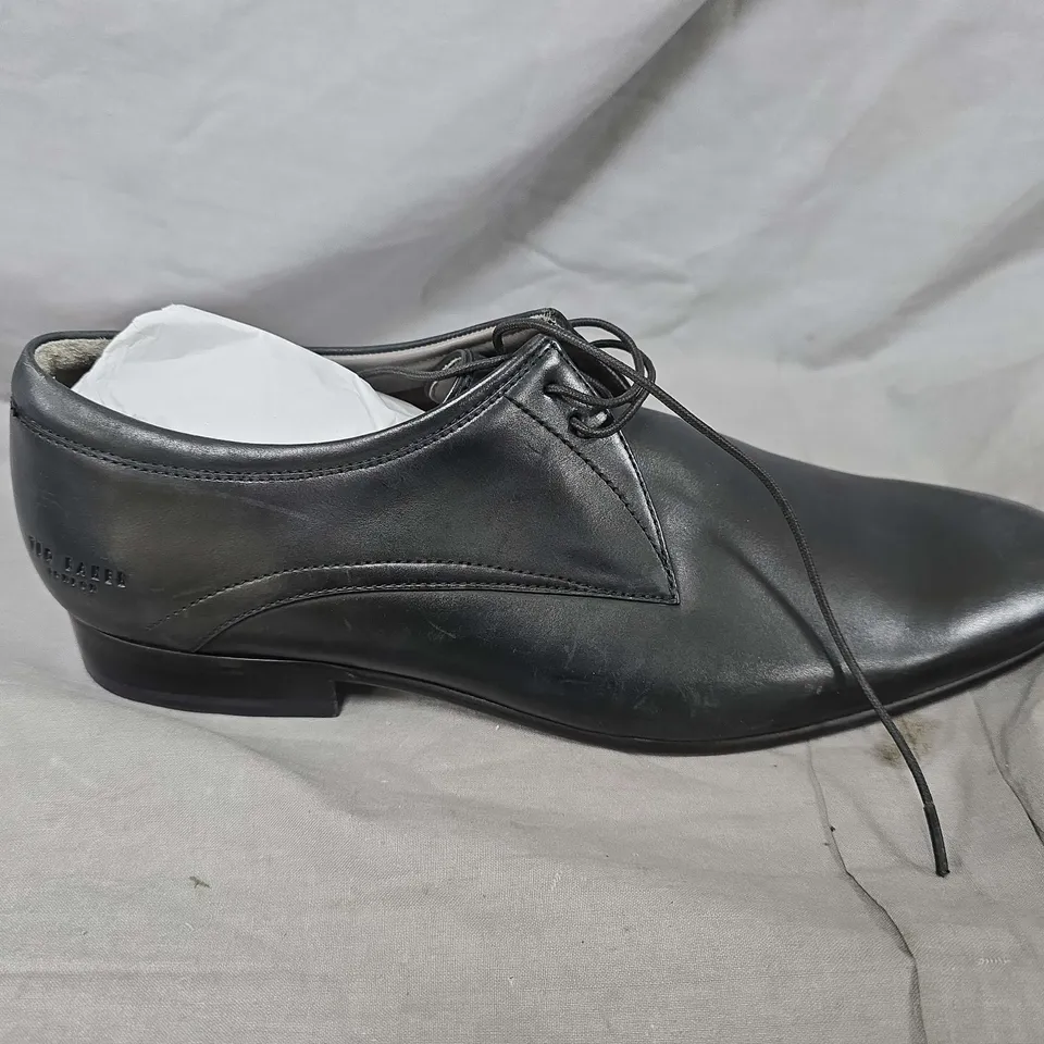 UNBOXED PAIR OF TED BAKER BLOCK HEEL SHOES IN BLACK - UK 8
