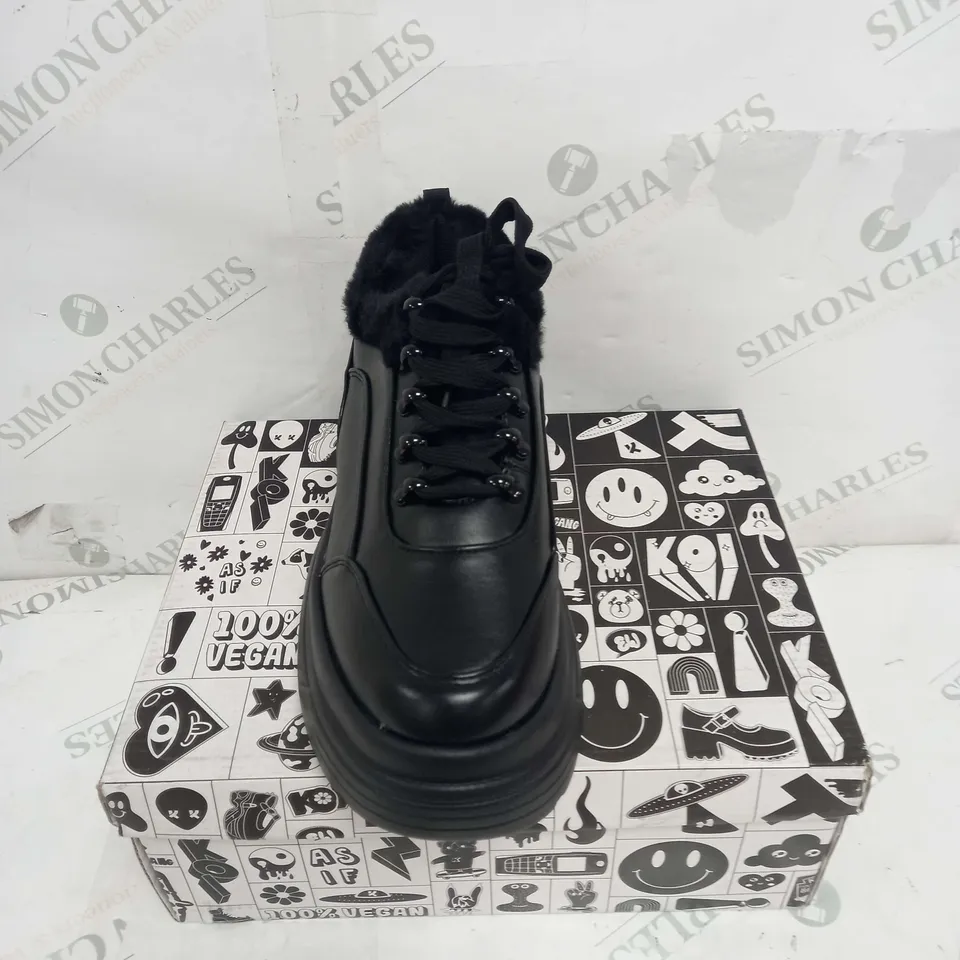 BOXED PAIR OF KOI FOOTWEAR FLUFFY BLACK STRIKER BUBBLE TRAINER IN BLACK - SIZE 5