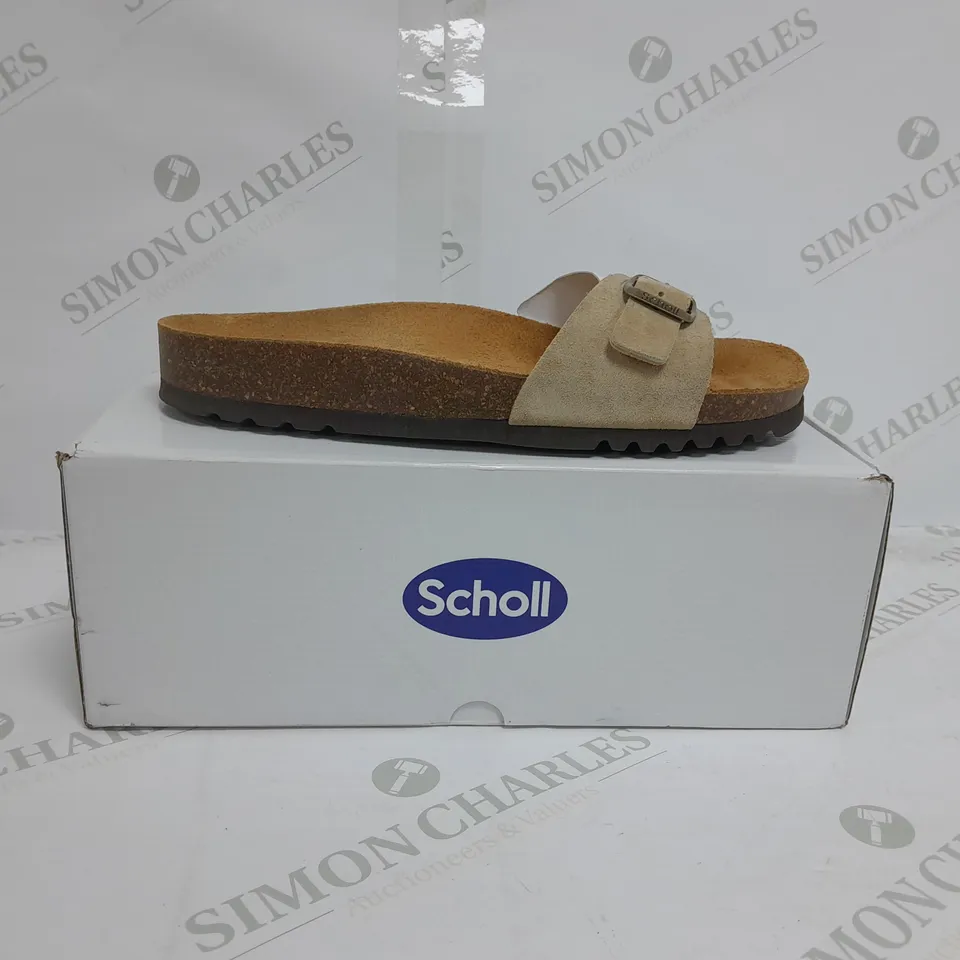 BOXED PAIR OF SKECHERS SANDALS IN BEIGE SIZE 7