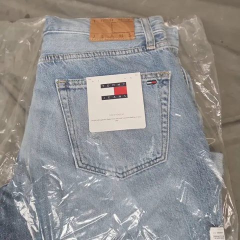 TOMMY JEANS LIGHT WASH DENIM JEANS – SIZE 32 – MEN'S