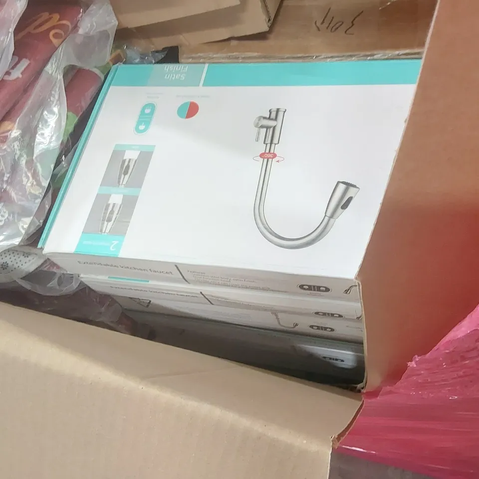 PALLET OF ASSORTED ITEMS INCLUDING: EXTENDABLE KITCHEN FAUCETS, GARDENING SHEERS,  CHRISTMAS DOOR MATS, A3 PICTURE FRAMES, BEE KEEPER SUIT ECT