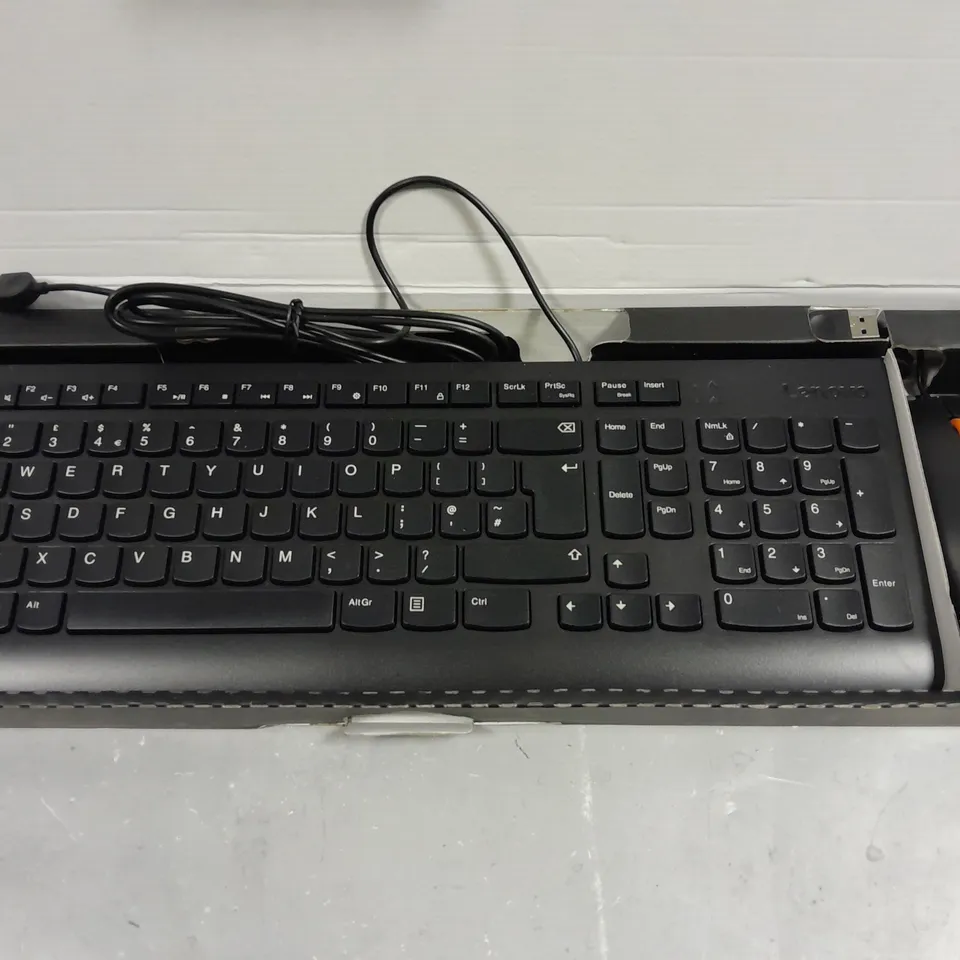 BOXED LENOVO 300 USB KEYBOARD & MOUSE COMBO 