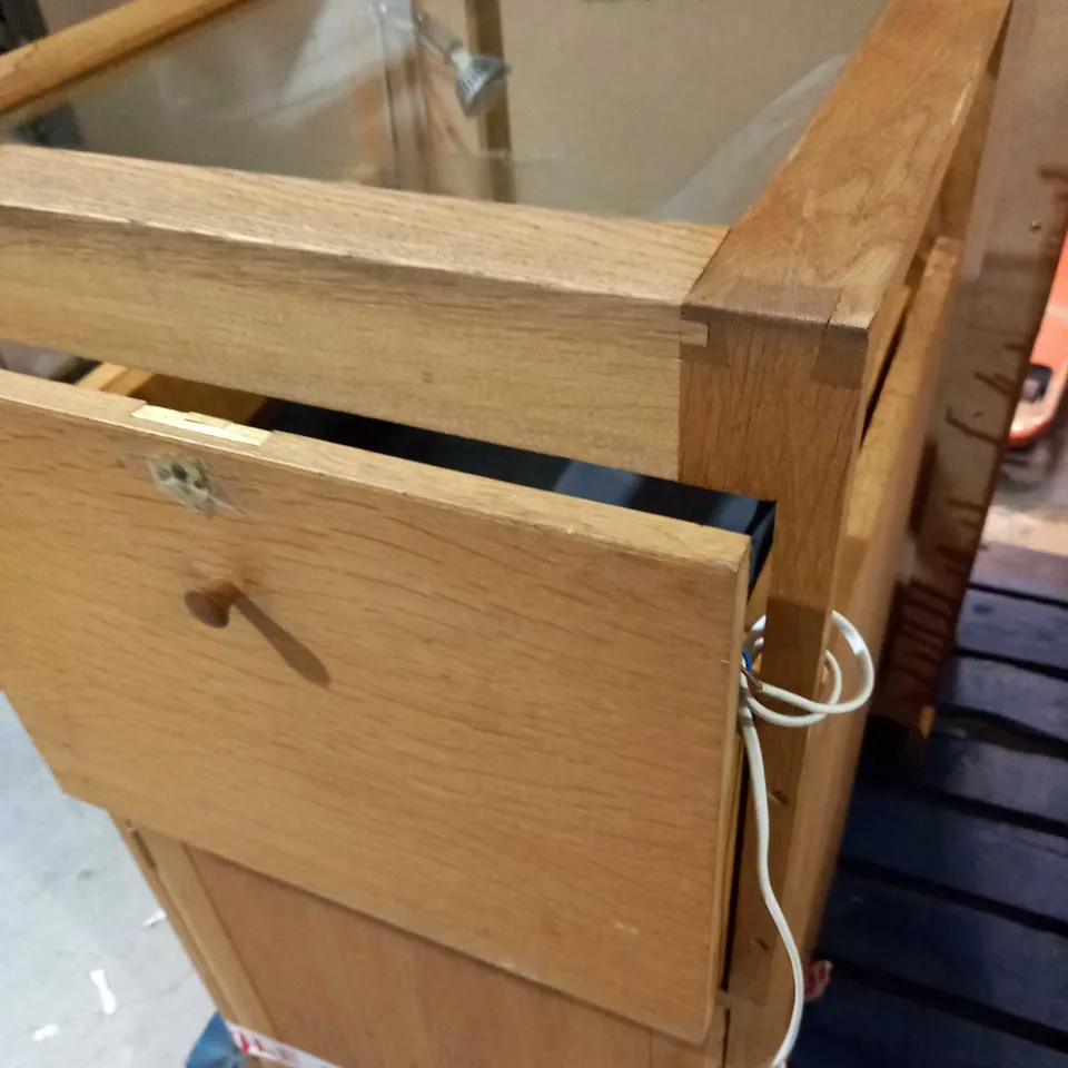 GLASS DISPLAY CABINET